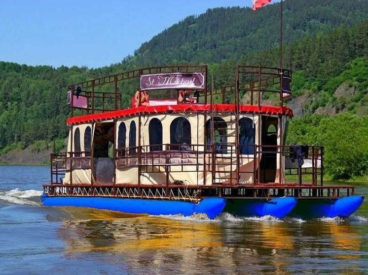 Двухъярусный корабль-плот предложит путешествие по реке Енисей в Хакасии