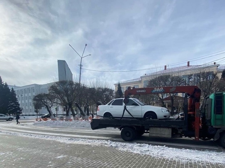В Кызыле начали эвакуировать автомашины нарушителей