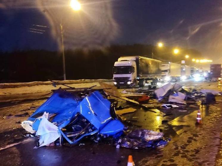 Сотрудники ГИБДД выясняют обстоятельства смертельного ДТП в Валдайском районе
