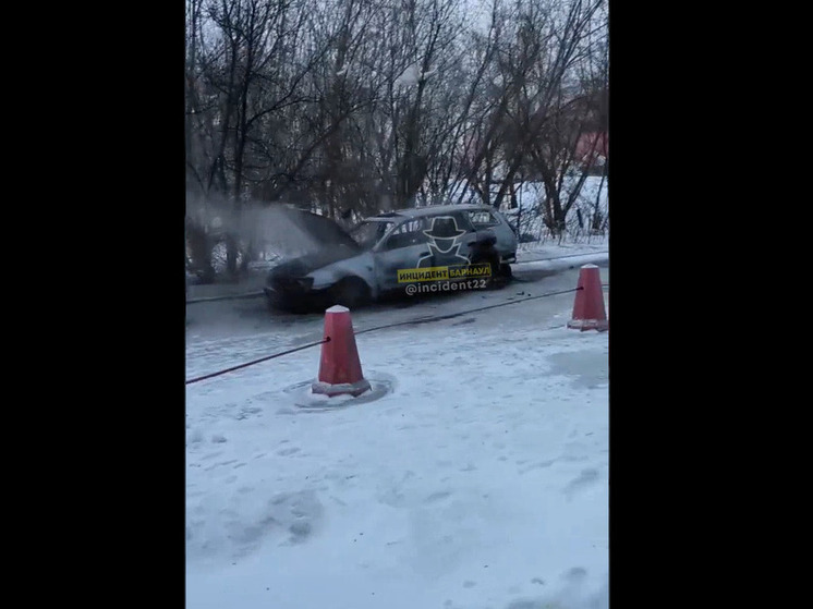 В Барнауле сгорел автомобиль