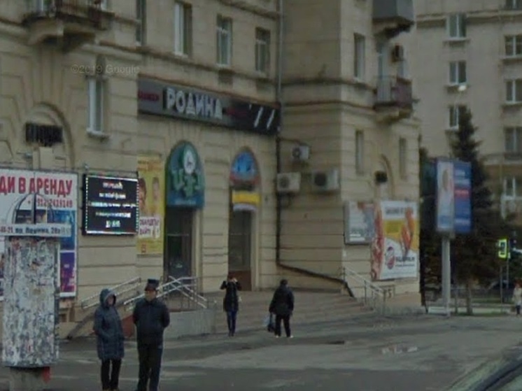 В Нижнем Тагиле избили мужчину у входа в кинотеатр «Родина»