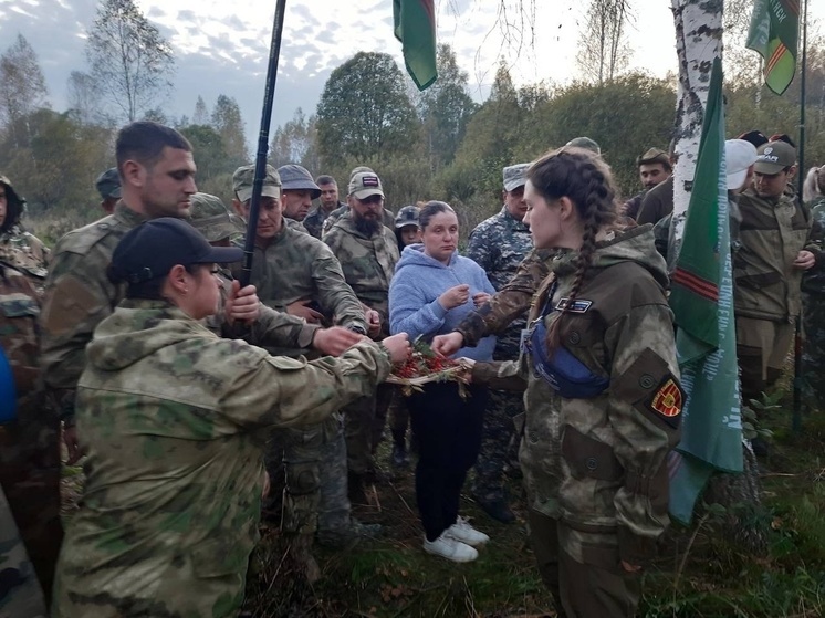 Василий Анохин поздравил Смоленских поисковиков с праздником