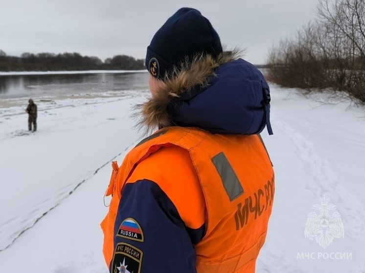 Спасатели провели профилактический рейд на реке Волхов в Великом Новгороде