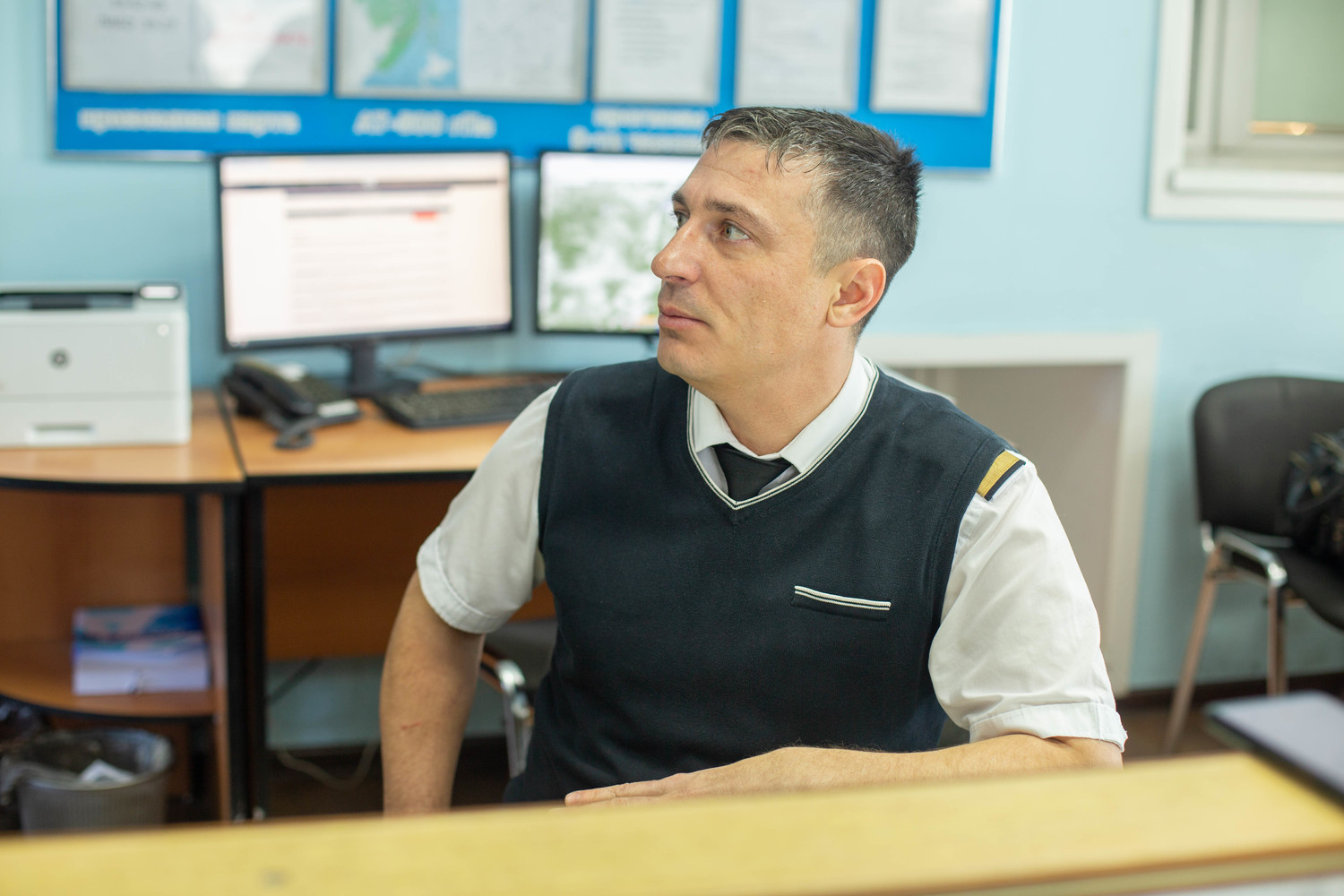 Новый пилот пополнил ряды «Хабаровских авиалиний»: фото самолета АН-24 и обряд посвящения