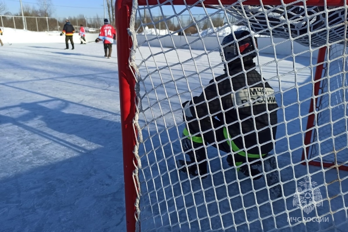 A felt felt hockey tournament was held in Krestsy among security forces and rescuers