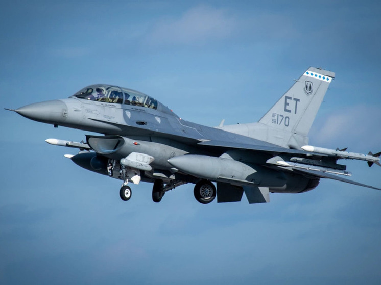 FP: первые истребители F-16 могут появиться на Украине в июне
