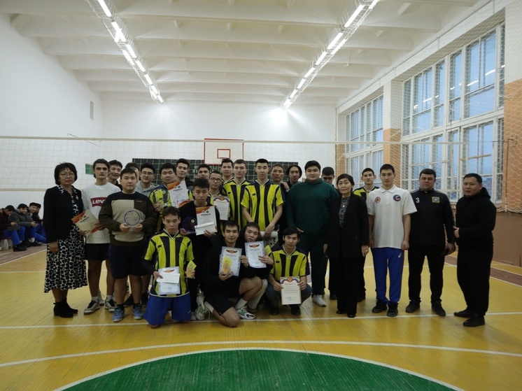 Студенты колледжей Калмыкии состязались в волейболе