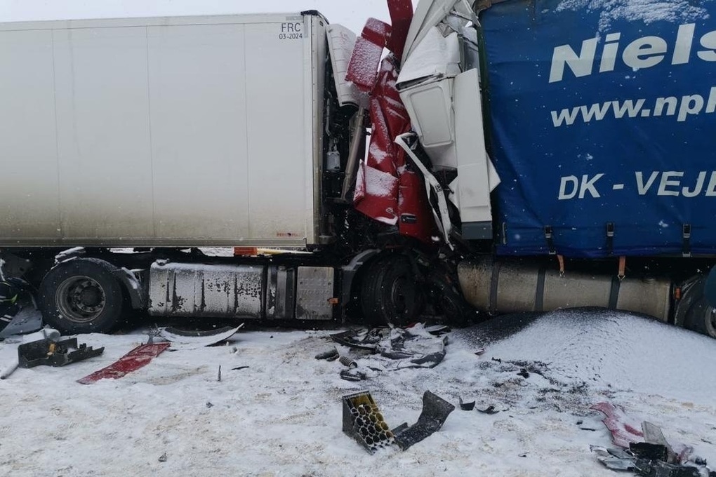 В Костромской области водитель Лады спровоцировал смертельное ДТП двух фур