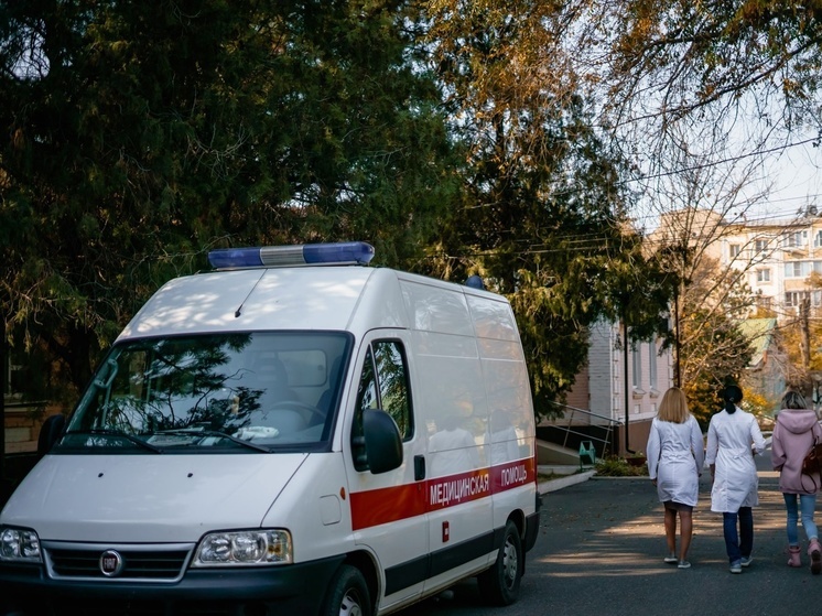 Агрессивный мужчина угрожал ножом врачам скорой помощи