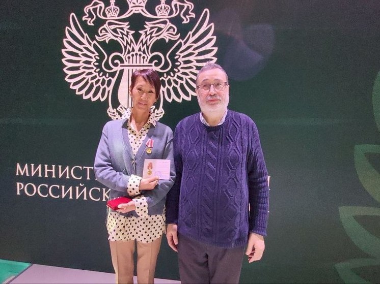 Директора цирка Бурятии наградили медалью «За заслуги в культуре и искусстве»