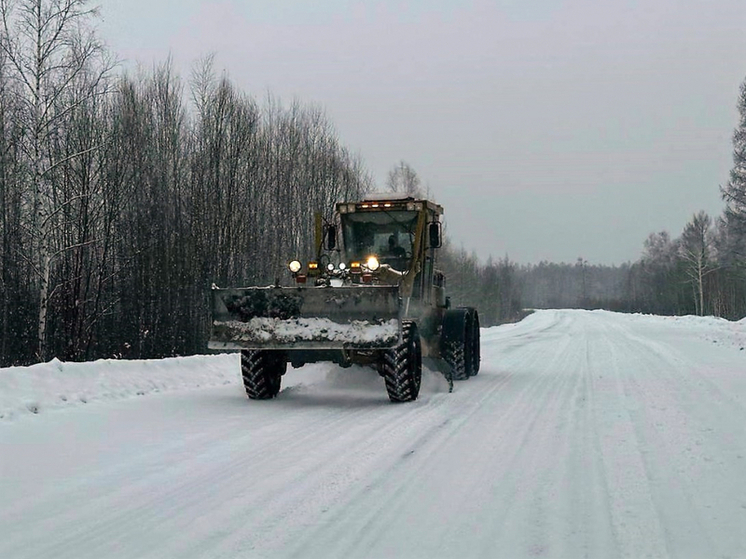 В Хабаровском крае чистят региональные дороги