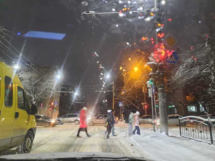 Жители Калуги вновь ругаются на плохую убору города от снега