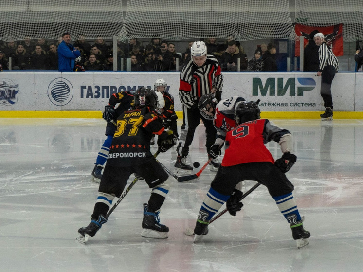 Команда «Северный флот» победила на хоккейном турнире среди детских команд
