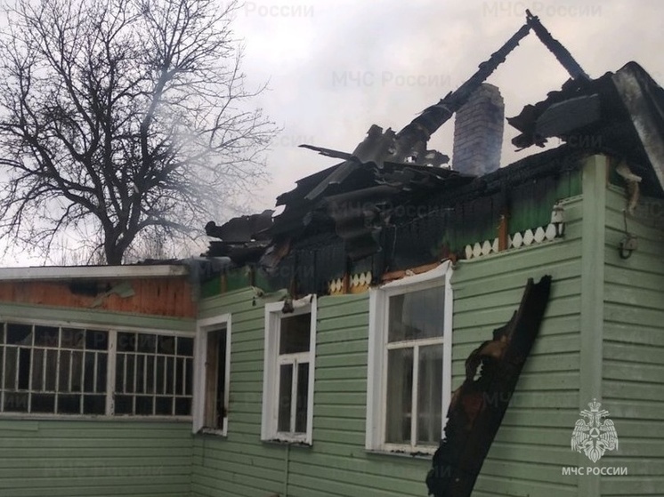 В брянском посёлке Алтухово сгорел дом