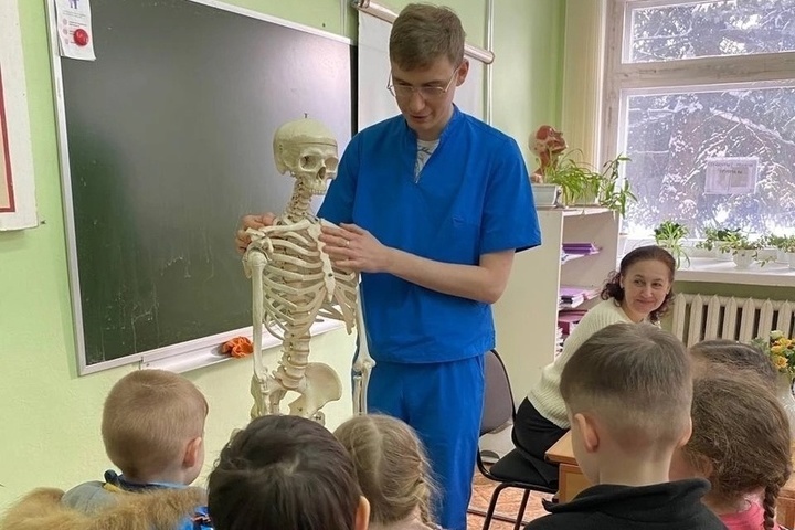 Костромским дошколятам показали скелет