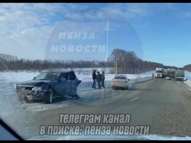 В Пензенской области легковушка на трассе столкнулась с ГАЗелью