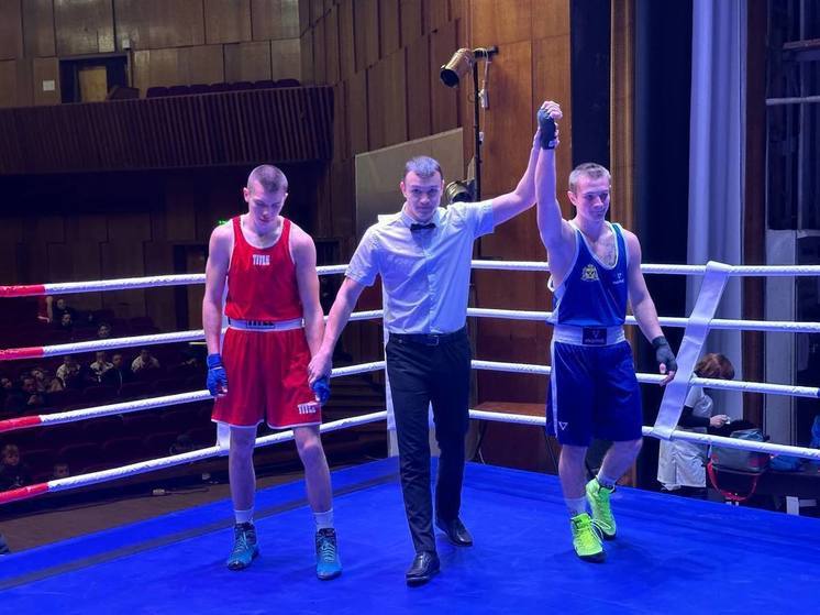 Лучшие боксеры среди юношей и юниоров определились в Бердянске