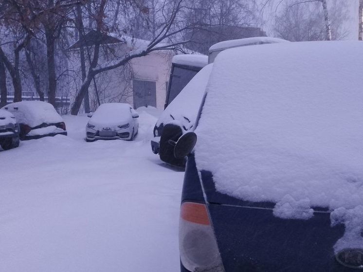 В Чехове начали эвакуировать машины, которые мешают убирать снег