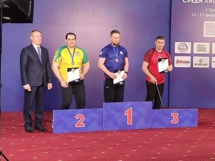 Две медали завоевал сочинец с ПОДА на чемпионате России по армрестлингу