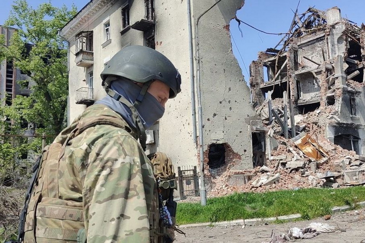 Russian machine gunner blew himself up with a grenade along with Ukrainian Armed Forces militants