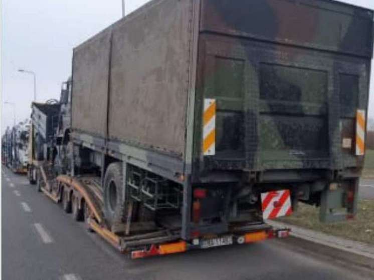 Фуры с военной техникой для Украины застряли на польской границе