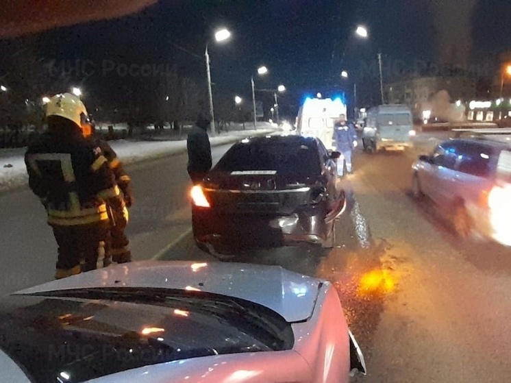 В Орле на Московском шоссе столкнулись два авто: есть пострадавший