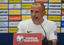 "Наполи" назначил Кальцоне временным тренером после увольнения Маццарри.
