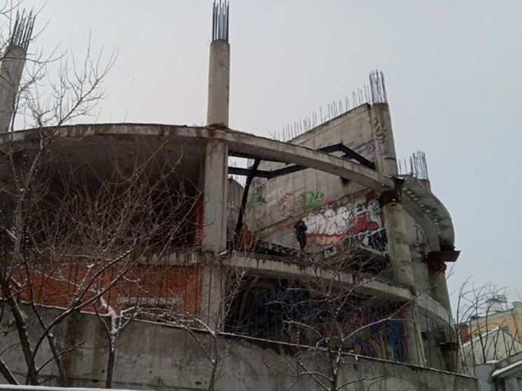 В центре Хабаровска должны демонтировать долгострой