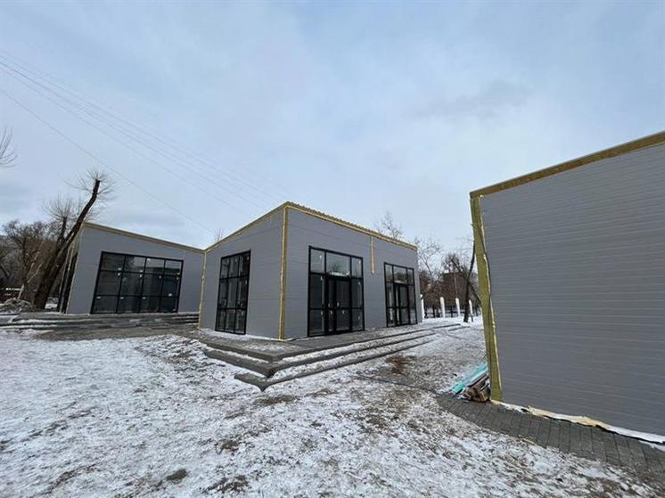 В Красноярске на Красрабе красиво оформят уличные павильоны