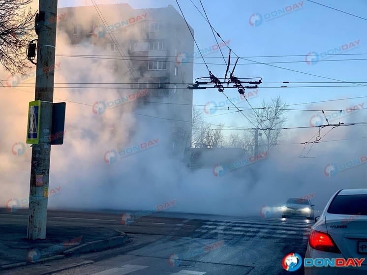 В Ростове Коммунистический переулок залило кипятком из-за коммунальной аварии