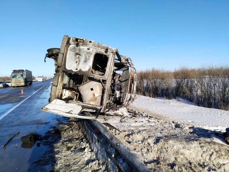 На обходе города Вологды столкнулись легковушка и машина скорой помощи