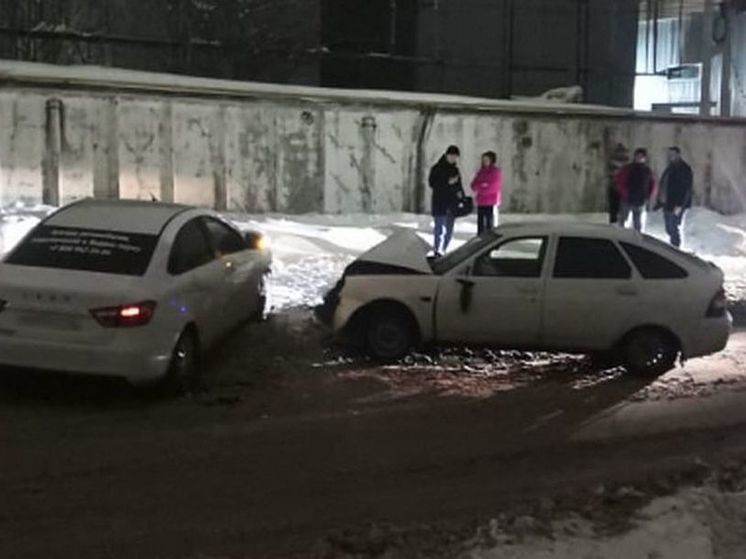 В ДТП на улице Радиозаводской в Рязани пострадал 21-летний водитель Lada
