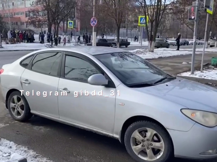 86-летняя белгородка переходила дорогу на красный и попала под машину