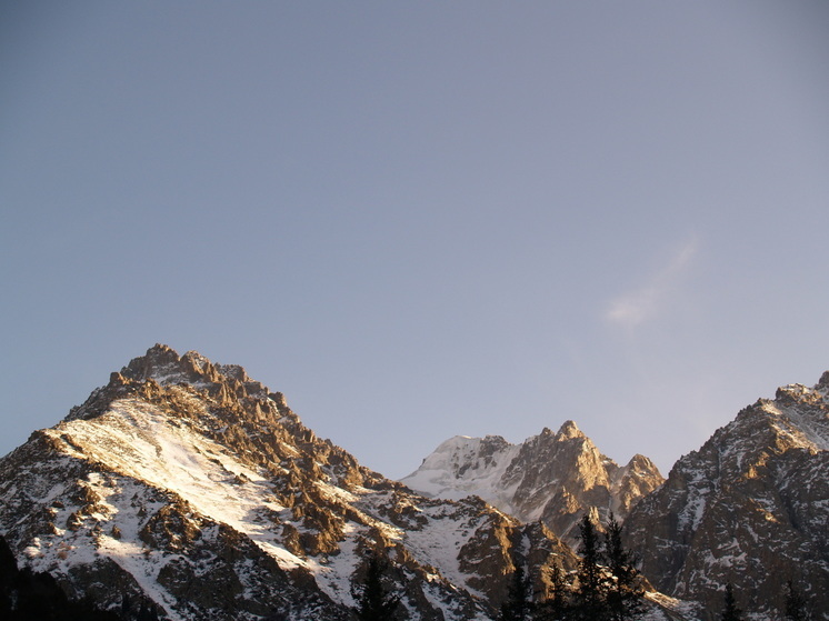 В Кыргызстане пропал известный российский альпинист