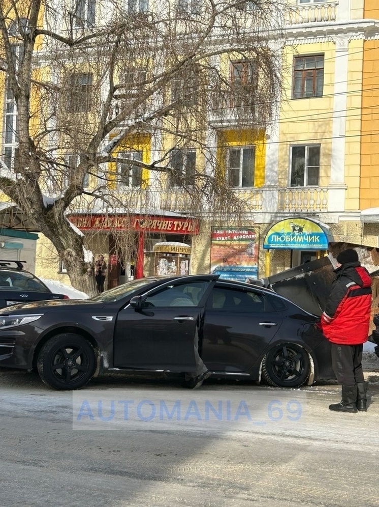 В Тверской области произошло массовое ДТП с участием погрузчика