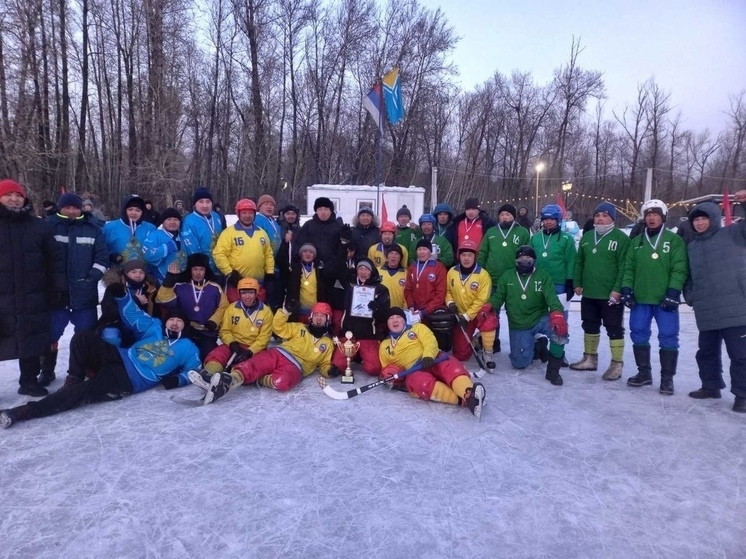 Как сообщает мэрия города Кызыла, команда села Кызыл-Даг Бай-Тайгинского района победила  в Республиканском турнире по хоккею с мячом на Кубок Федерации
