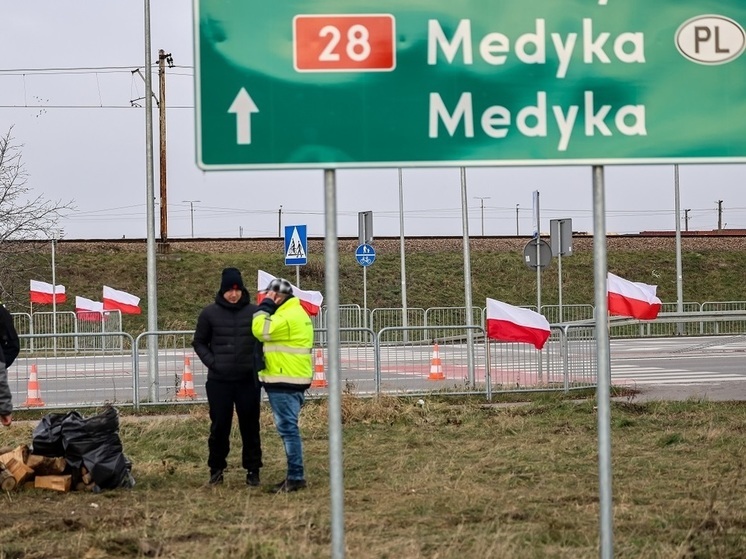 Magazyn Rolniczy: фермеры в Польше высыпали два вагона кукурузы на погранпереходе с Украиной