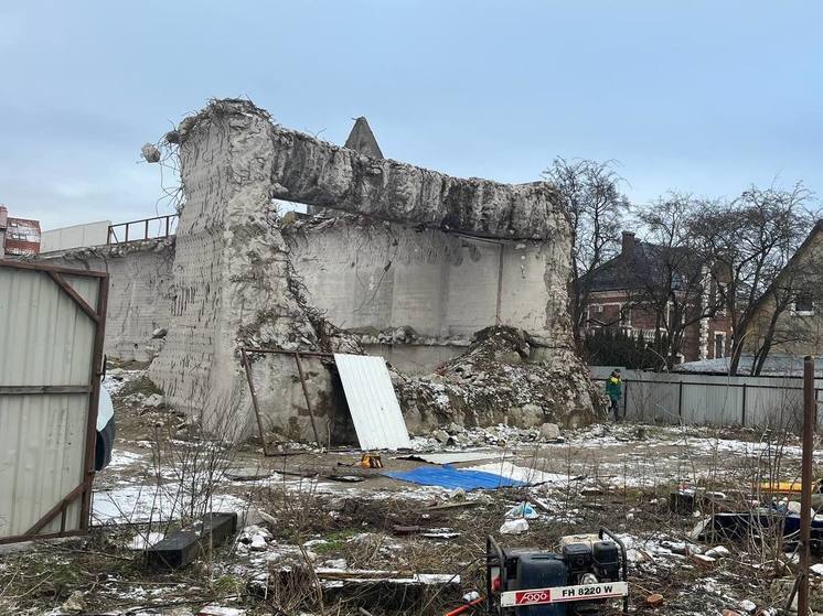 Разваливающийся на части немецкий бункер угрожает здоровью калининградцев
