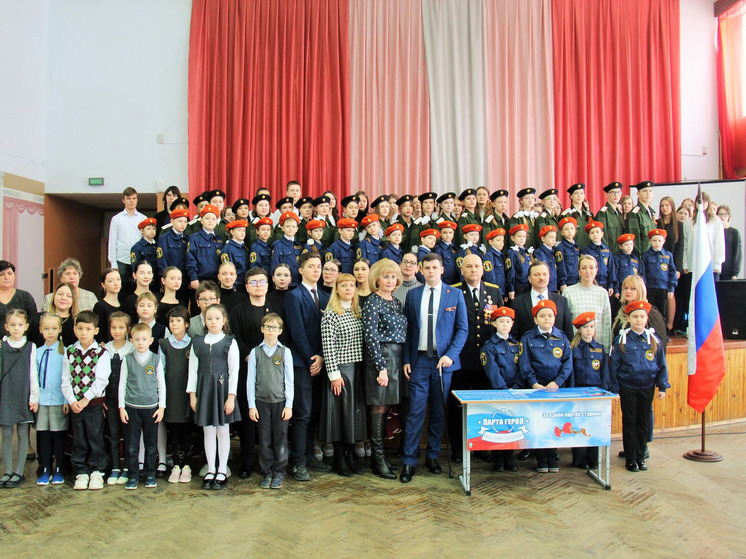 В Орловской школе №37 открыли «Парту Героя» Чеченской войны