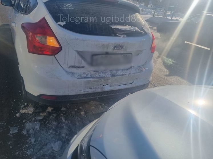 В Сургуте водитель слишком сильно «прижался» к машине и допустил аварию