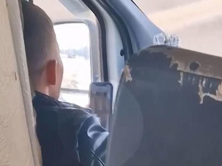 Водитель маршрутного автобуса в Башкирии смотрел порно и не следил за дорогой