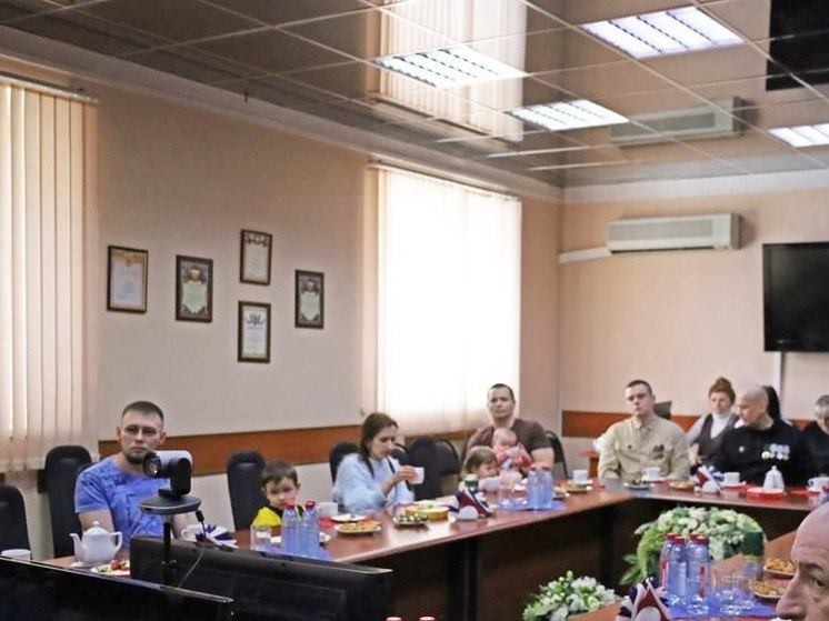Бутов встретился с семьями демобилизованных бойцов в Новомосковске