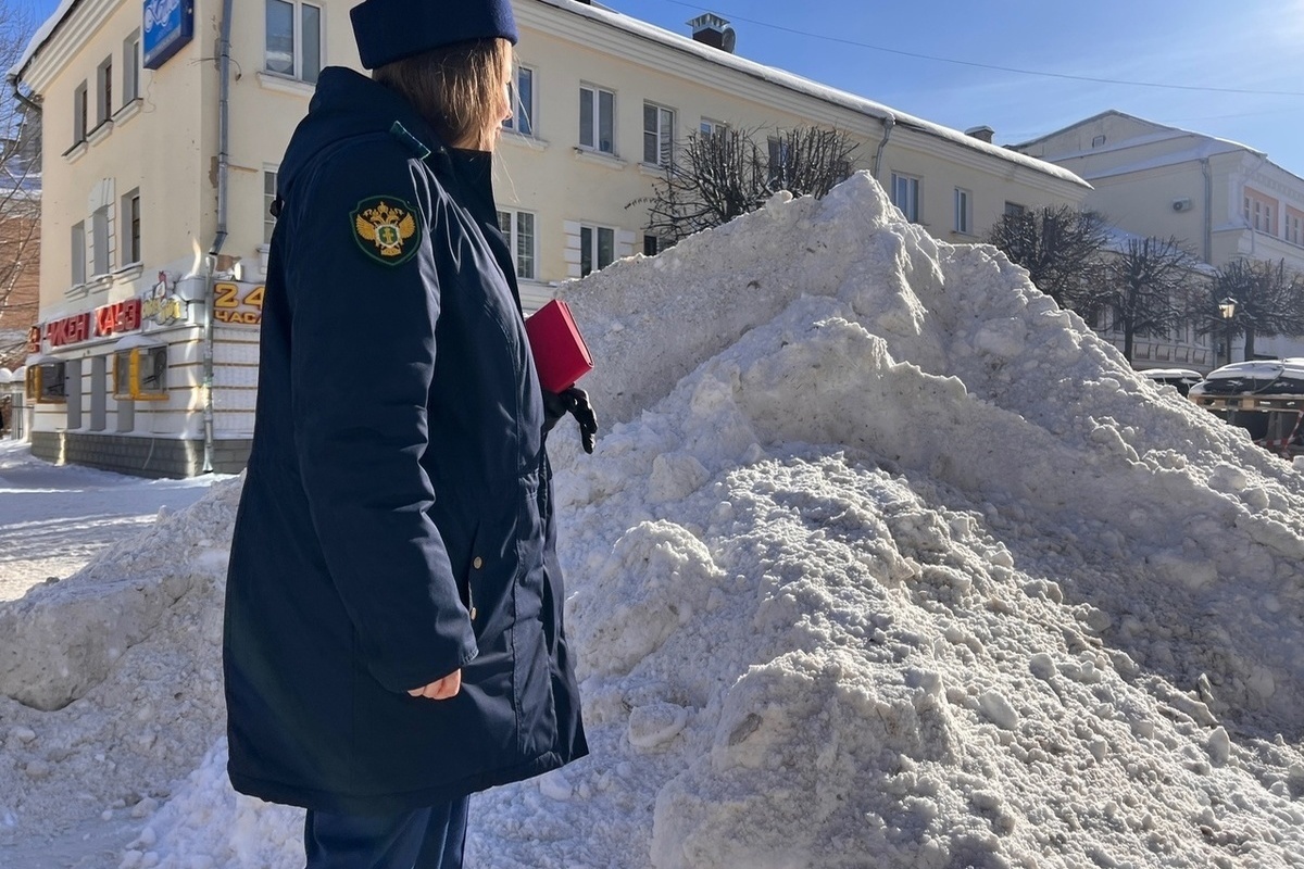 Снежные кучи, гололед и грязь: прокуратура проводит массовую проверку на  улицах Твери - МК Тверь