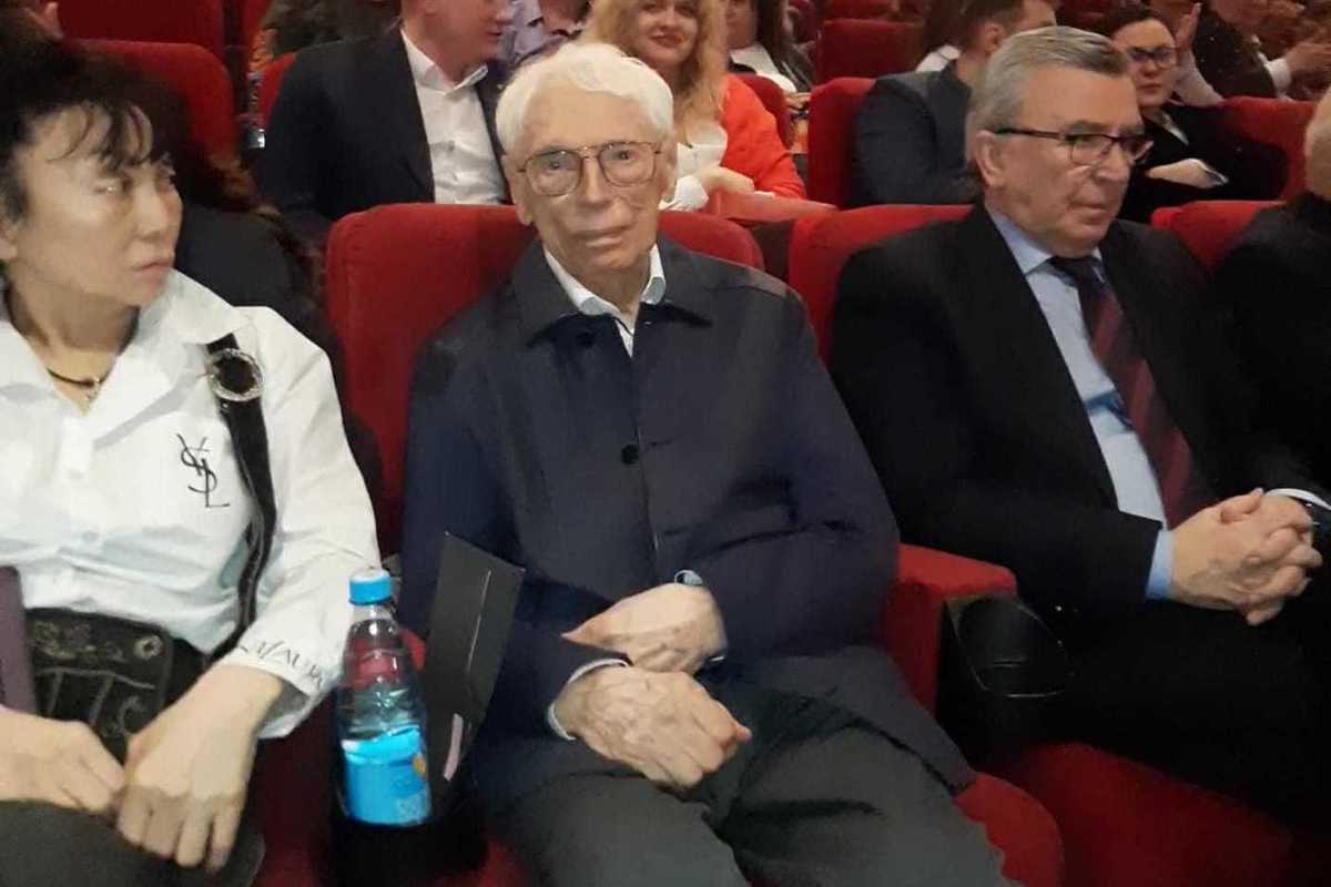 97-year-old composer Zatsepin came to the cinema