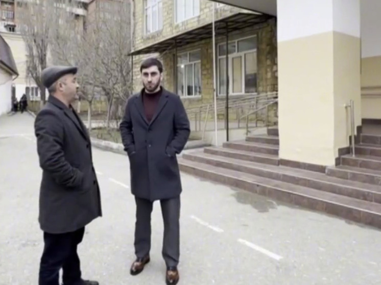 Дагестан: помощники Султана Хамзаева решают проблемы лицея № 9