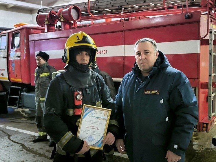 Сахалинский пожарный спас из огня людей во время своего отпуска
