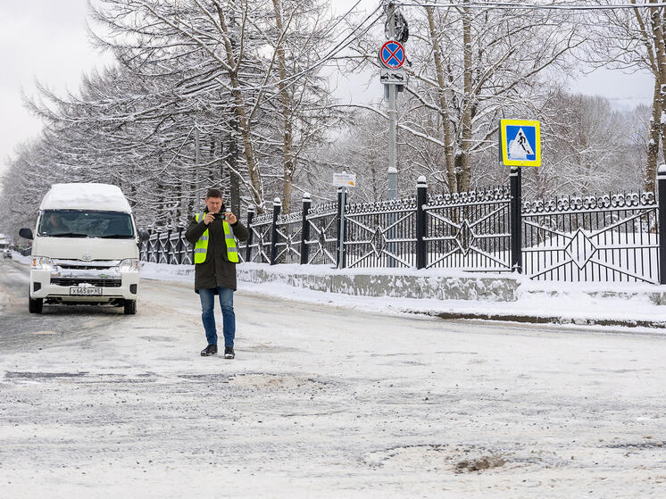 В Южно-Сахалинске идет подготовка к весеннему ремонту дорог