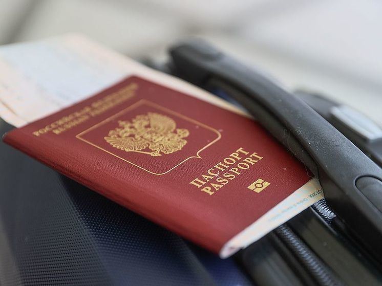 Российские туристы столкнулись с проблемами из-за заграничных паспортов: они не могут вылететь за рубеж из-за ошибок в документе