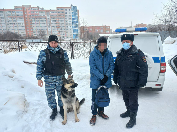 На улице Школьной в Рязани задержали 30-летнего мужчину с наркотиками