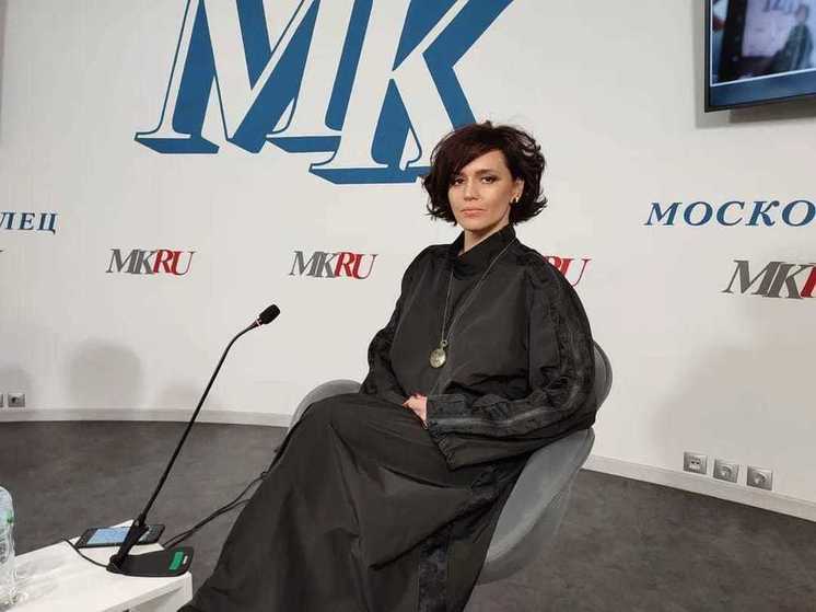 Актриса Мелехова рассказала, как просыпалась в самолете на чужом мужчине